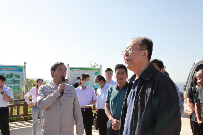 
				   
					河南省人大常委會(huì)黨組副書記、副主任馬懿一行到洛陽黃河同力調(diào)研
				 